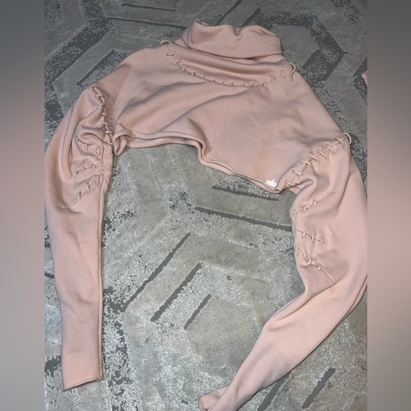 Alo Splice Cropped Sweater - Picture 4 of 12